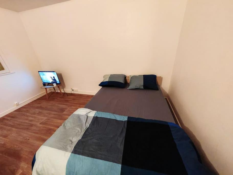 Apartamento F1 Equipe Avec Ascenseur, Parking Et Pres Des Transports Argenteuil Exterior foto