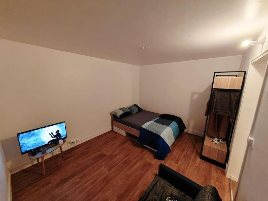Apartamento F1 Equipe Avec Ascenseur, Parking Et Pres Des Transports Argenteuil Exterior foto