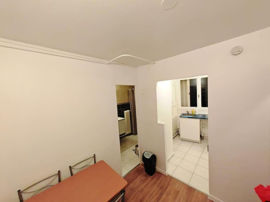 Apartamento F1 Equipe Avec Ascenseur, Parking Et Pres Des Transports Argenteuil Exterior foto