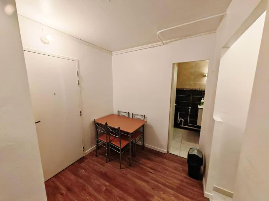 Apartamento F1 Equipe Avec Ascenseur, Parking Et Pres Des Transports Argenteuil Exterior foto