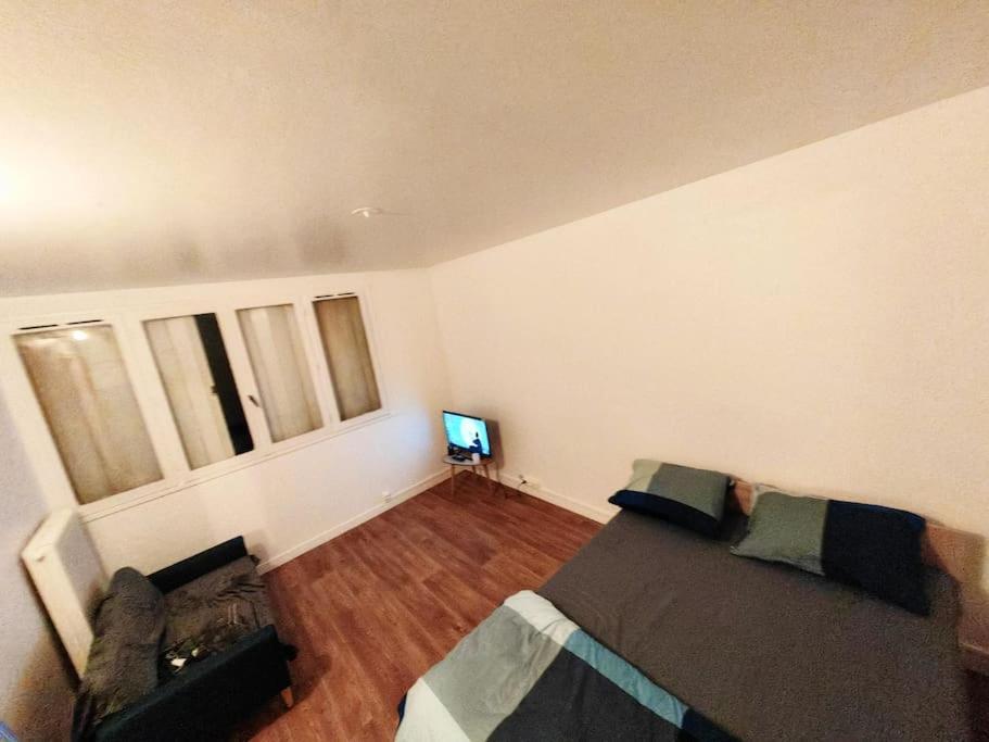 Apartamento F1 Equipe Avec Ascenseur, Parking Et Pres Des Transports Argenteuil Exterior foto