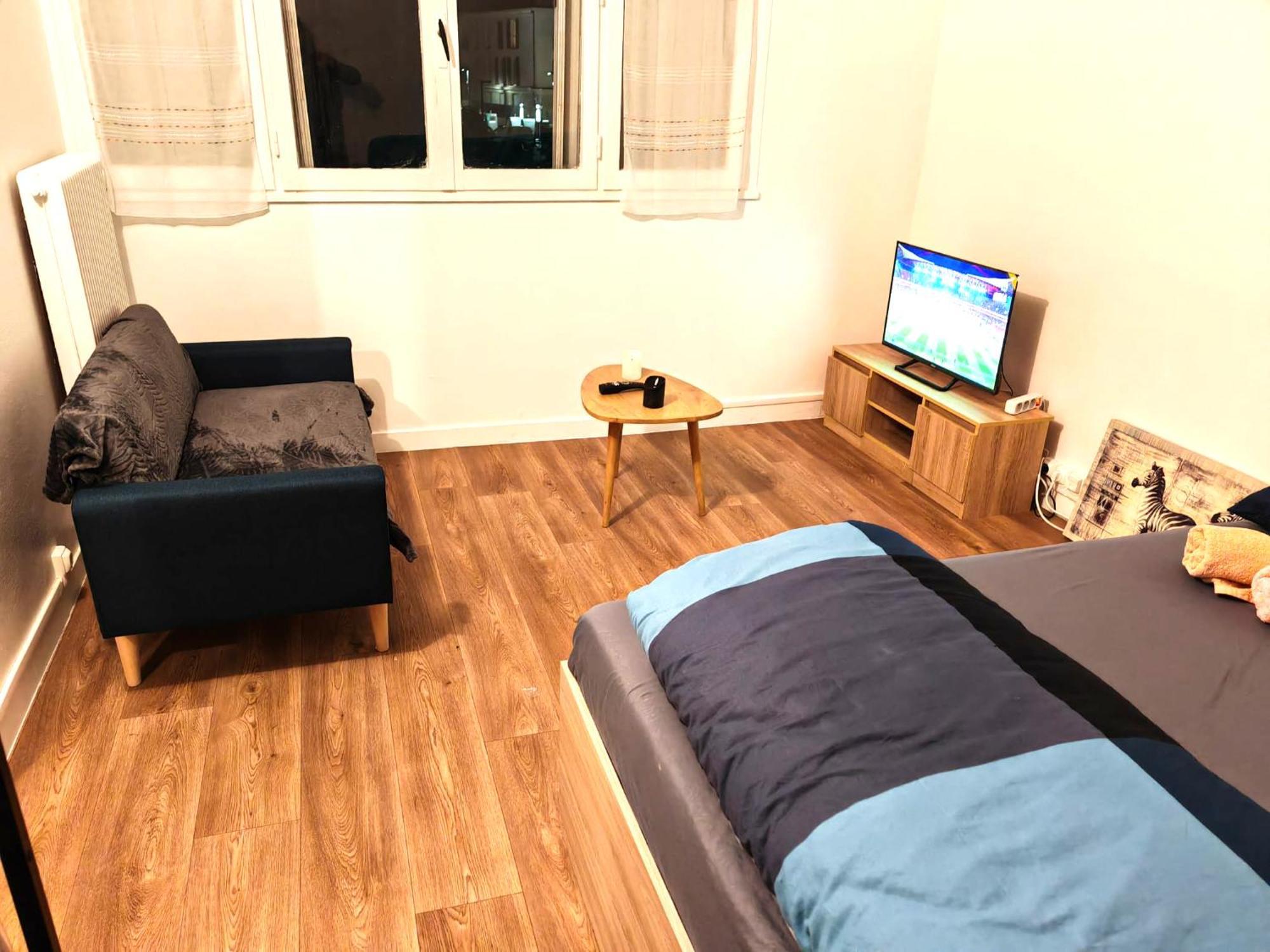 Apartamento F1 Equipe Avec Ascenseur, Parking Et Pres Des Transports Argenteuil Exterior foto
